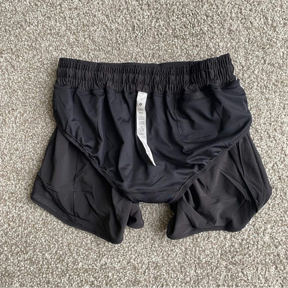 ‼️SOLD OUT‼️Lululemon Hotty Hot Low Rise 4” Shorts Lined - Picture 7 of 8